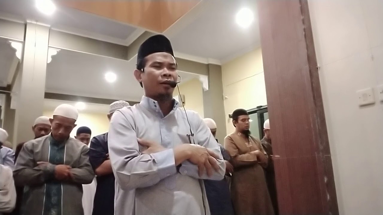 Sholat Isya' Berjamaah - Imam Ustadz Abdurrouf