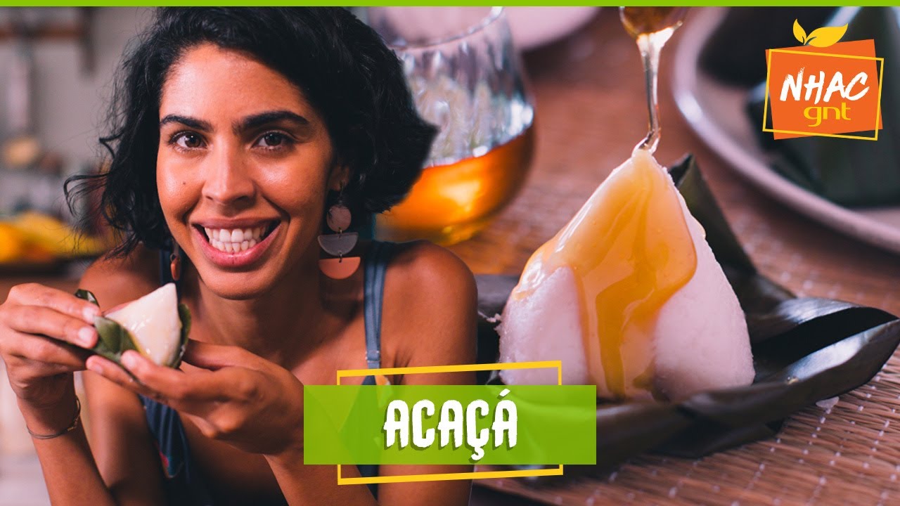 Acaçá embrulhado na folha de bananeira servido com mel | Bela Gil | Refazenda