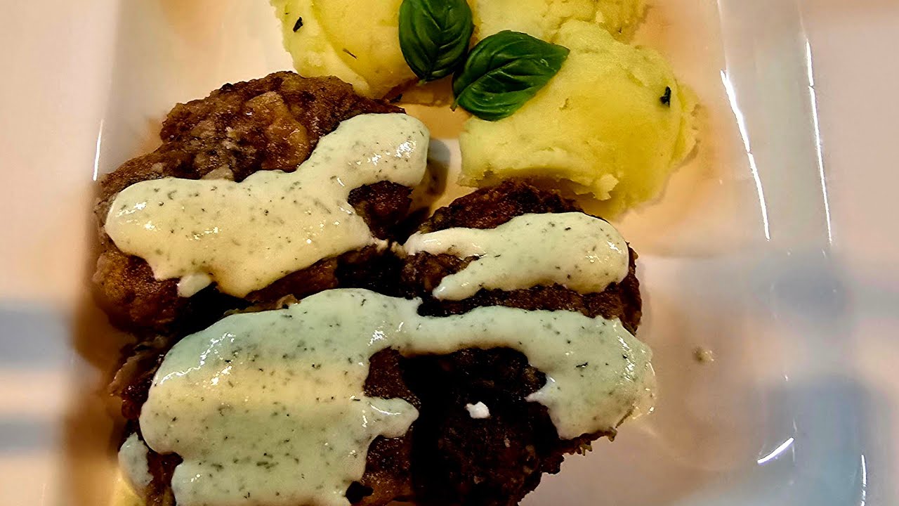 Ароматные свиные медальоны с картофельным пюре и моей вариацией соуса тартар