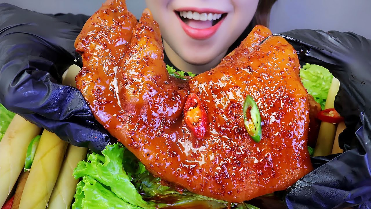 ASMR SPICY STEWED PORK KNUCKLE EATING SOUNDS | LINH-ASMR
