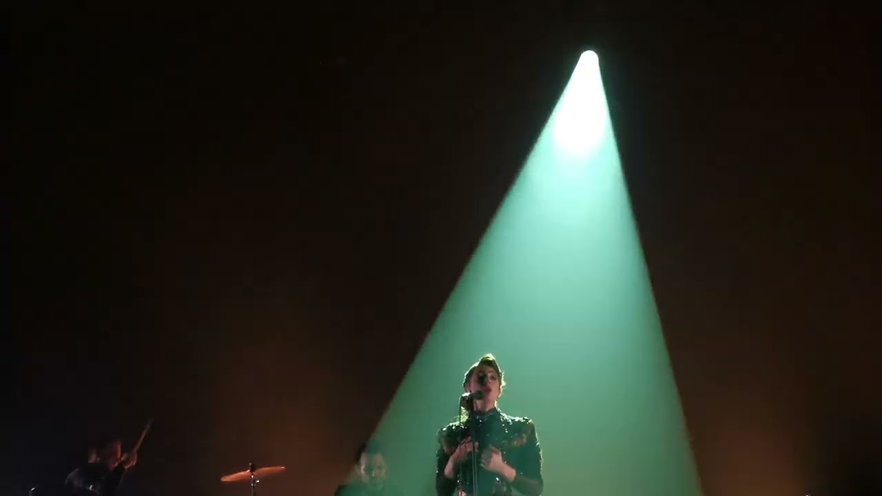 Fishbach - Masque d'Or 🎭 @ Olympia 2022 [2160p]
