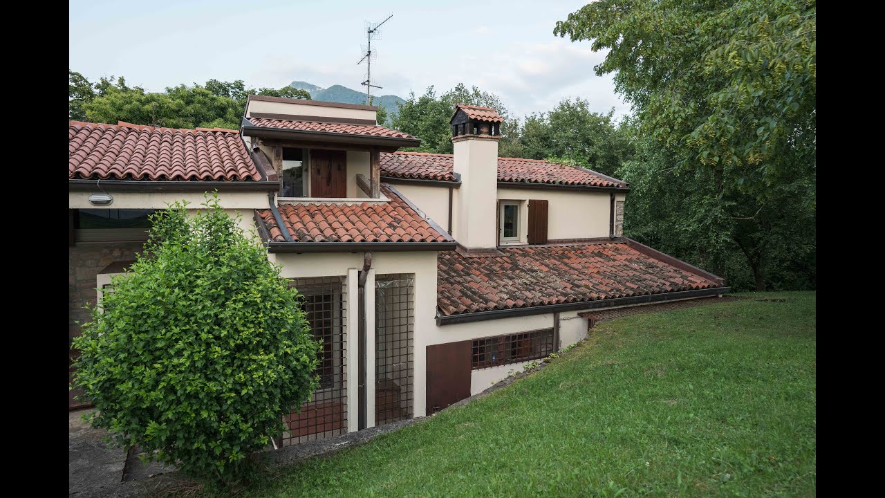 VILLA SINGOLA NEL VERDE SULLE COLLINE VICINO AL LAGO D'ISEO