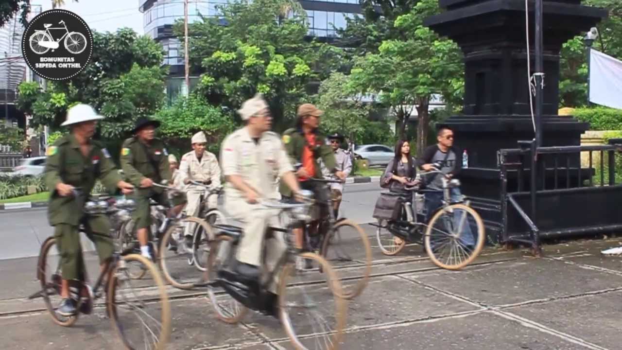 Komunitas Sepeda Onthel Indonesia.