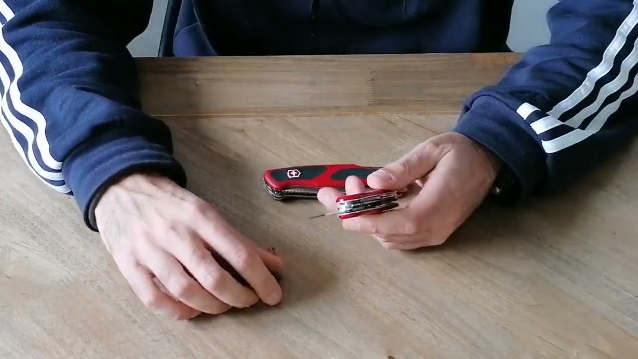 Duelo de Victorinox: Hiker vs Ranger Grip (David frente a Goliath)
