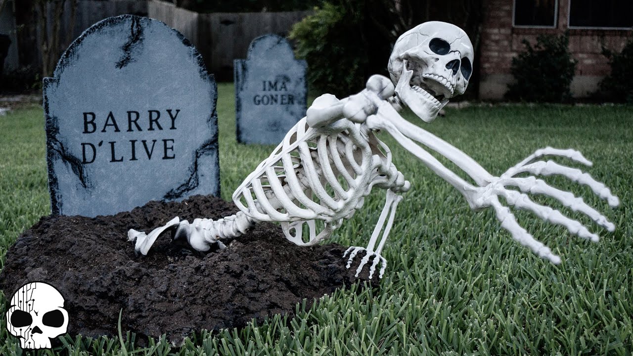 Graveyard Skeleton 💀 DIY Halloween Props