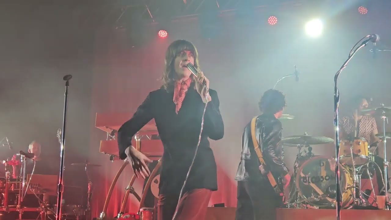 Blossoms - Oh No (I Think I'm In Love) - Birmingham, UK