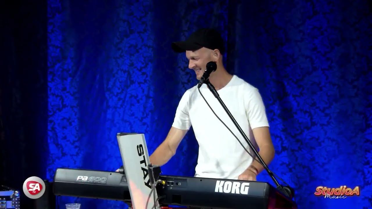 Leandro e seus teclados - A Vida Que O Véio Mandô - Tchê Garotos