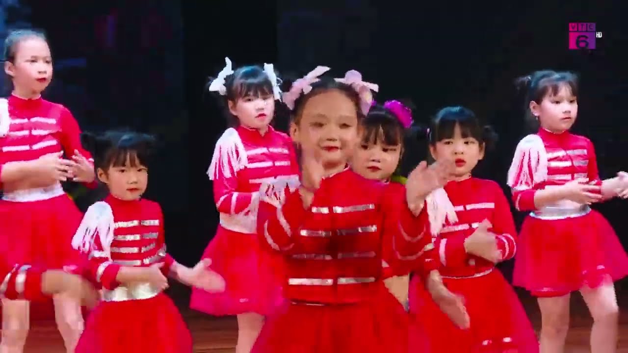 Nhạc nhảy Cheri Cheri của các bé