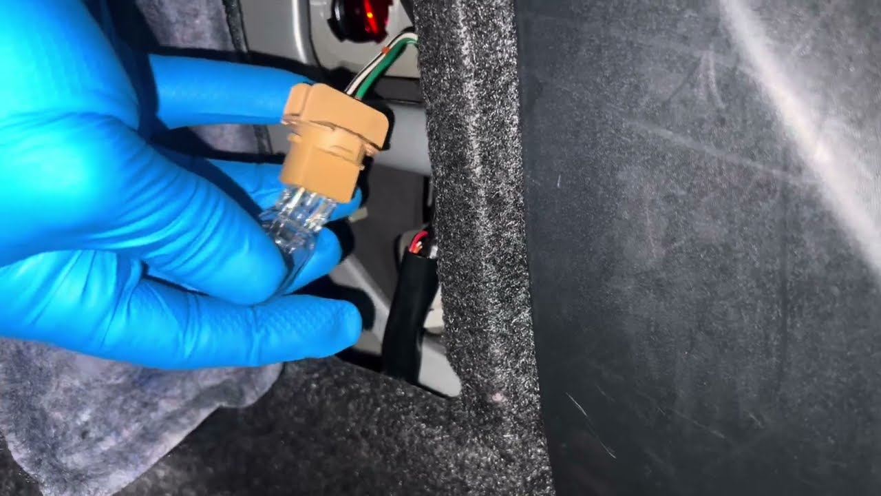 How to Change Brake Light, Tail Light, and Turn Signal Bulb on Toyota Camry 2002–2006 