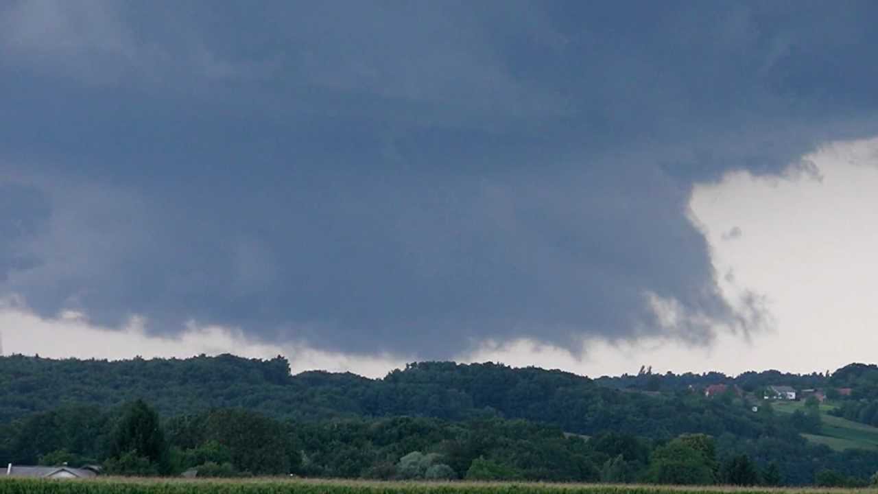 18/07/2011 - Supercell with Shelfcloud near Radkersburg (Southeast Austria)