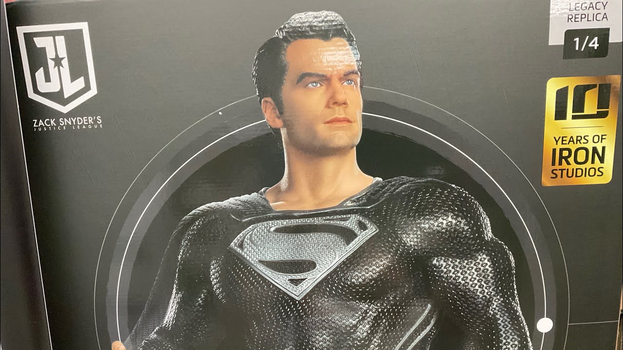 Superman Black Suit / Recovery Suit 1:4 Scale Statue by Iron Studios