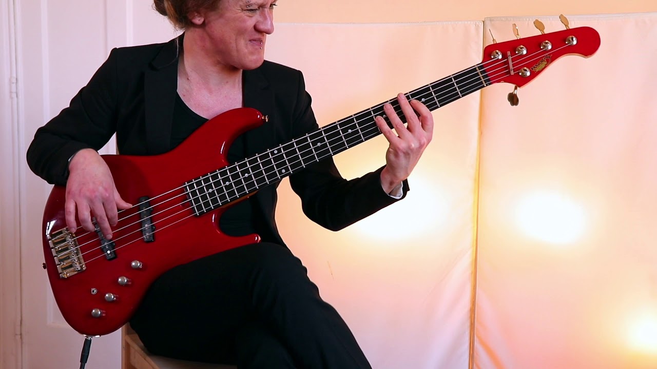 Moon Sutoh Signature Live Demo - BassFreaks.net