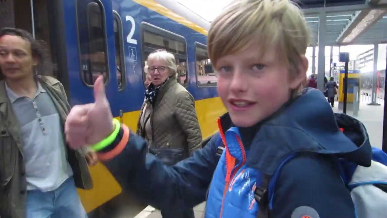gekke mensen in de trein en met de R net sprinter #16