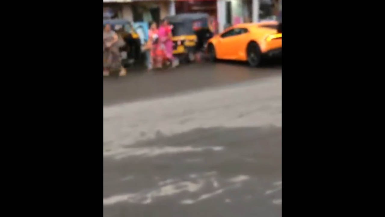 Lamborghini Huracan crashes into an auto-rickshaw, Watch here | Oneindia News