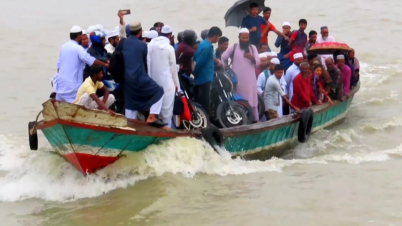 গ্রীন লাইনকে দেখে ভয়ে টলারটি স্লো করে দিলো।M.V. Green Line Catameran.Dhaka- 🇧🇩 Barisal.