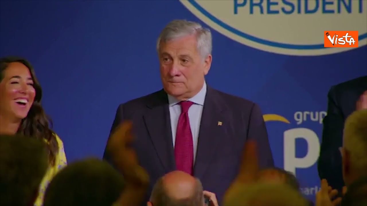 Tajani eletto segretario nazionale di Forza Italia all'unanimità, la standing ovation dopo il voto