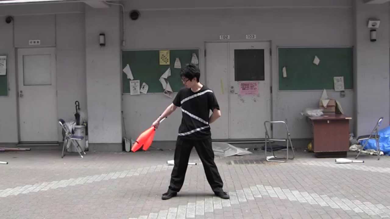 club juggling routine
