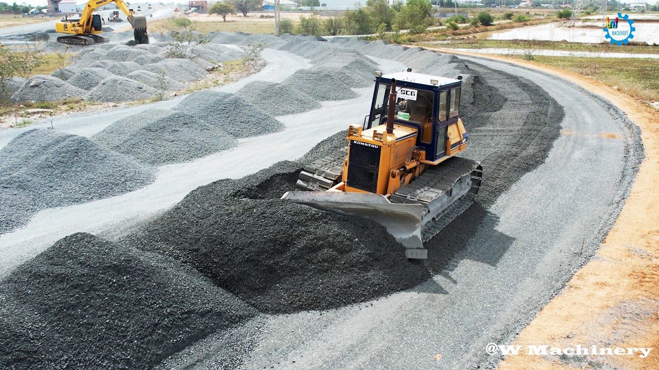 Best Action Komatsu Dozer Spreading Gravel Building Circle New Roads Operation Skills Workers