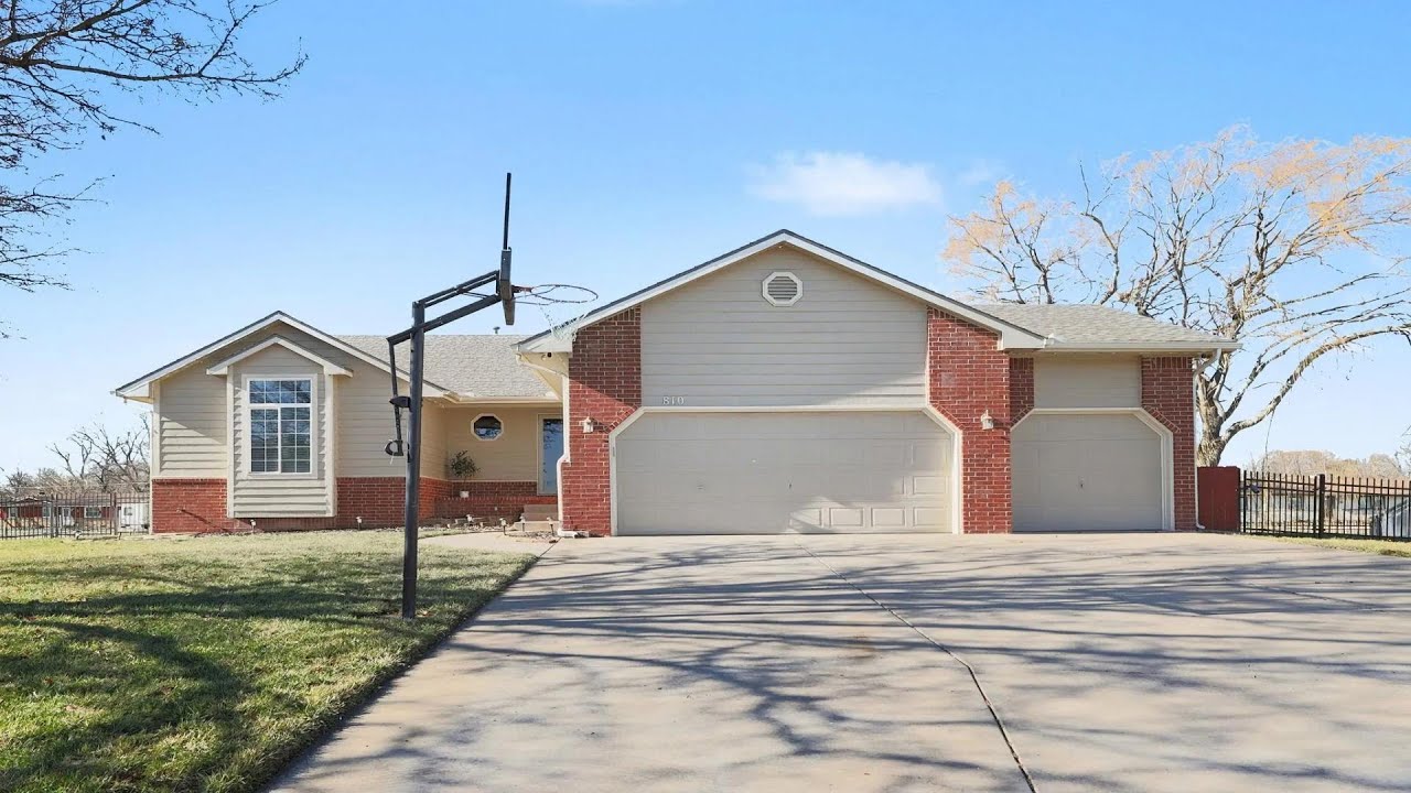 NEW LISTING: 810 Park Glen Ct Clearwater KS 67026