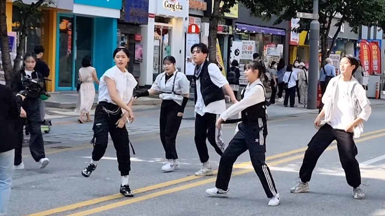 BLACK DOOR & SOLAR MILD. SINCHON ROAD BUSKING & FILMING SKETCH. DYNAMIC CAPTIVATING.