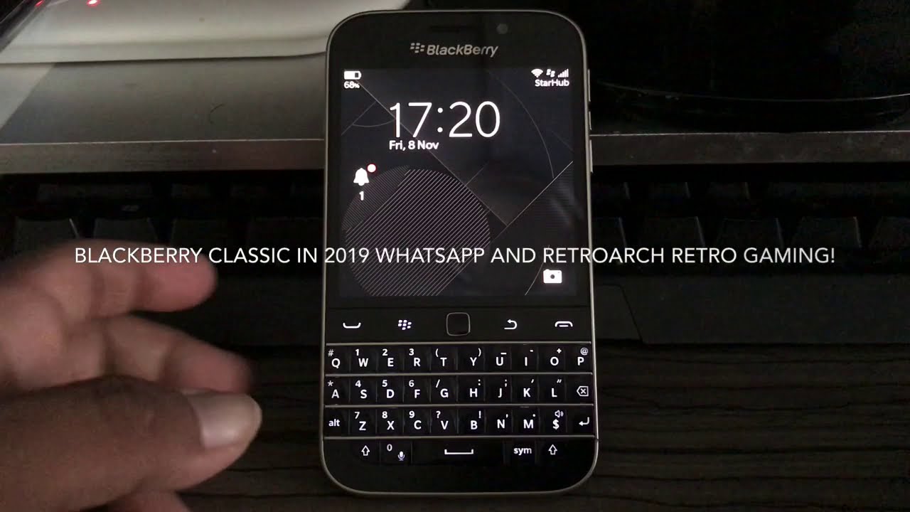 Blackberry Classic in 2019 WhatsApp and RetroArch retro gaming!