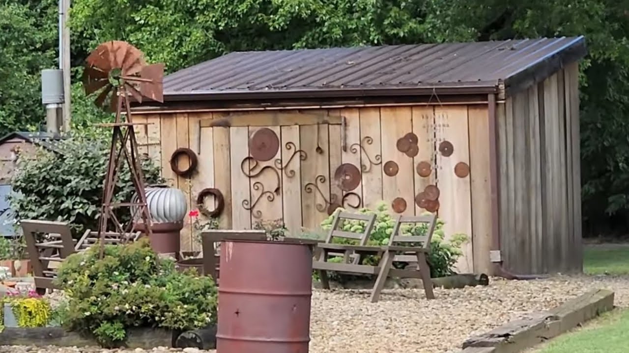 Antiques and Vintage Sale! Cute Location to Shop! Rustic Primitive Farmhouse Decorating Ideas!