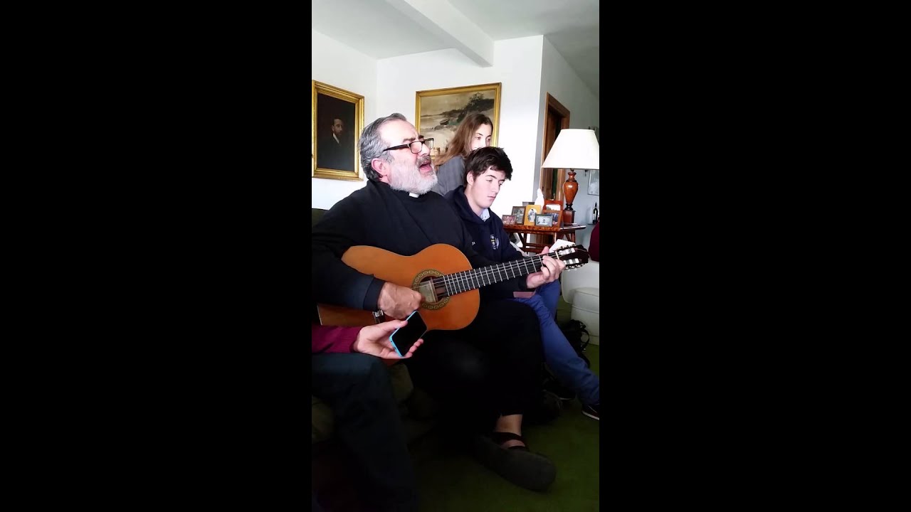 Padre Gonzalo Mazarrasa canta en vivo: 