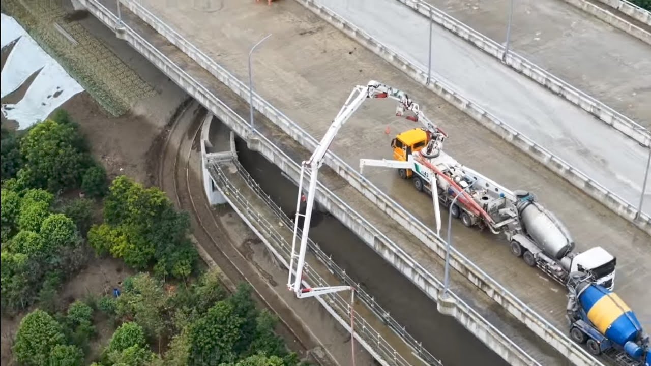 2025.12.30  淡江大橋  煙火駁船散佈八里水上中心外灘 八里端 自行車道外環灌漿施工 概況觀察 空拍 LIVE 直播