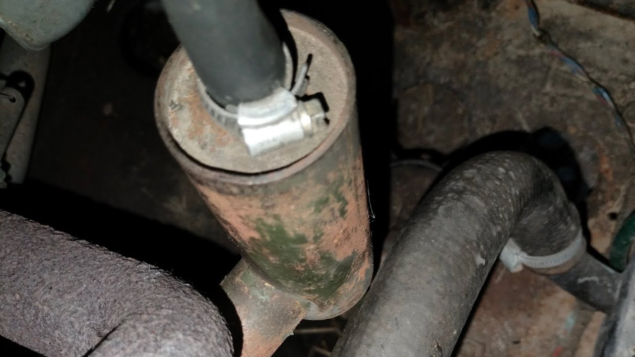 Morris Minor Level 2: Checking the oil catch can