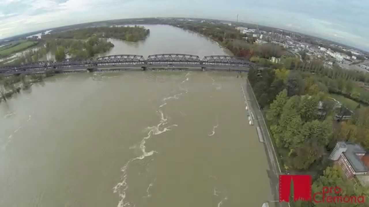 La piena del fiume Po  a Cremona vista dal drone | PRO CREMONA