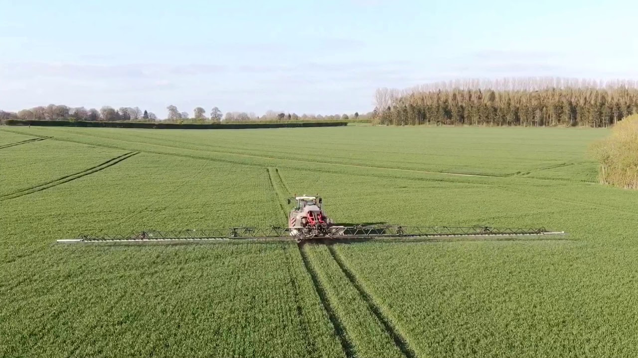 Horsch Leab GS6000 / 36m and Fendt 724 Spraying t2 on 710 michelins