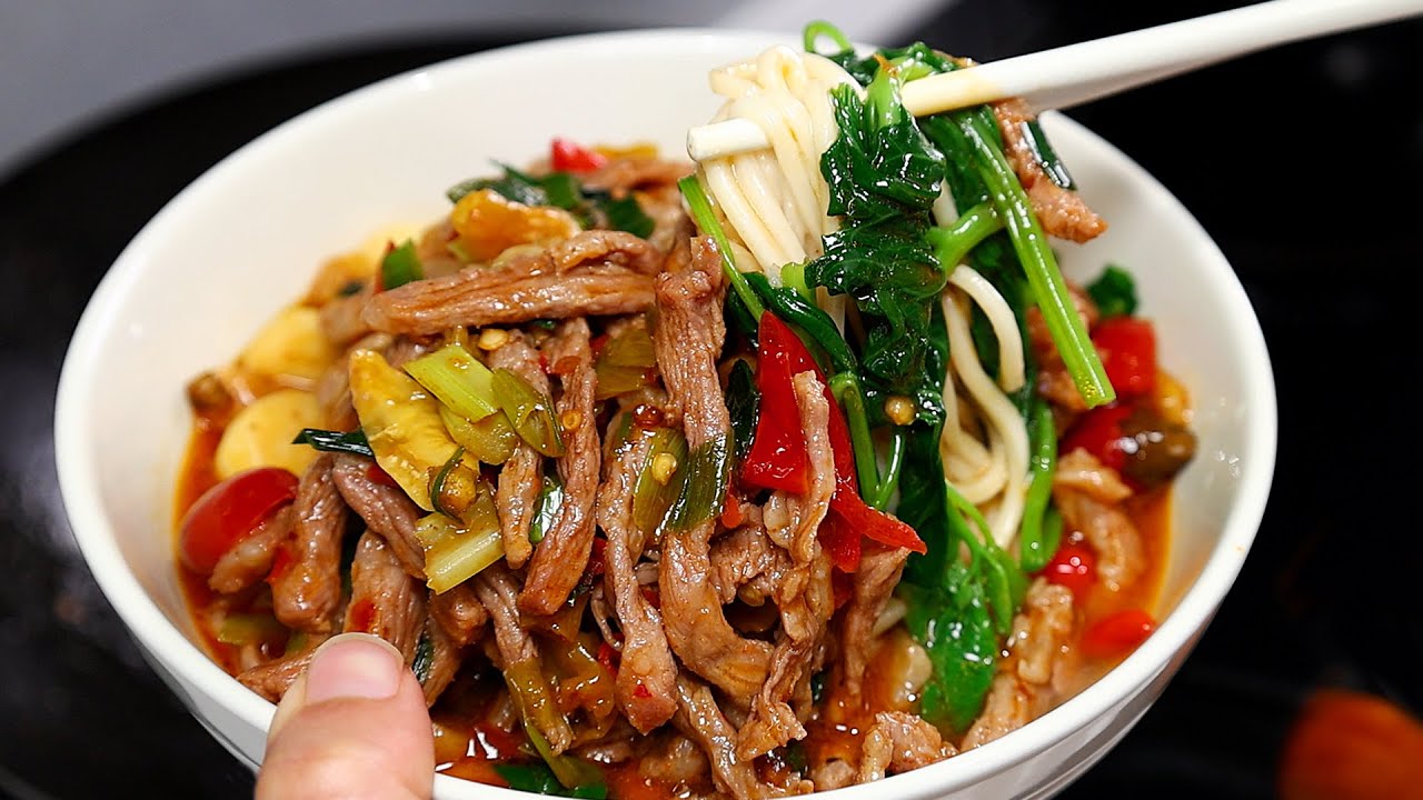 大夏天的没人不爱这碗泡椒肉丝面，太开胃了！