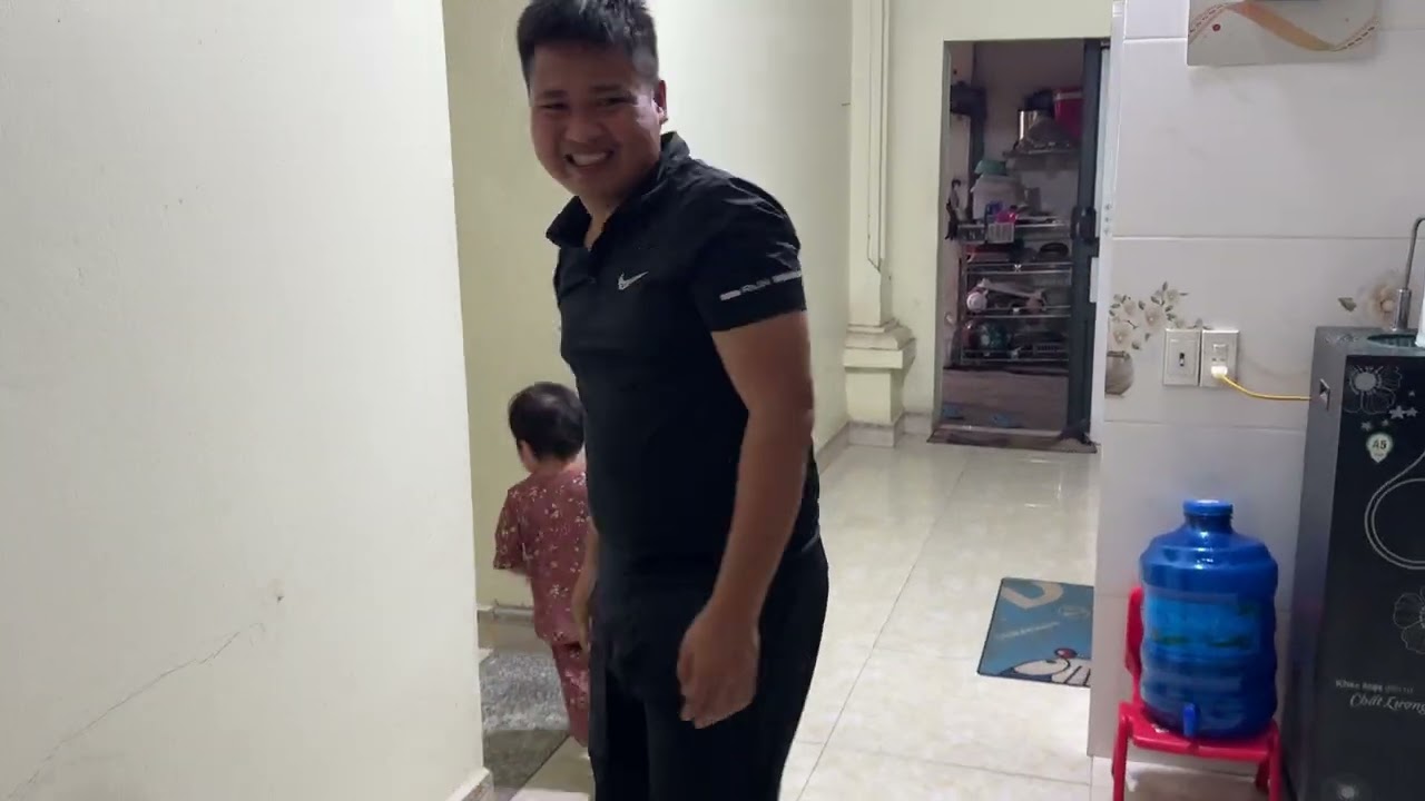 Chú anh còi sợ chị sen mua cả chợ mang về
