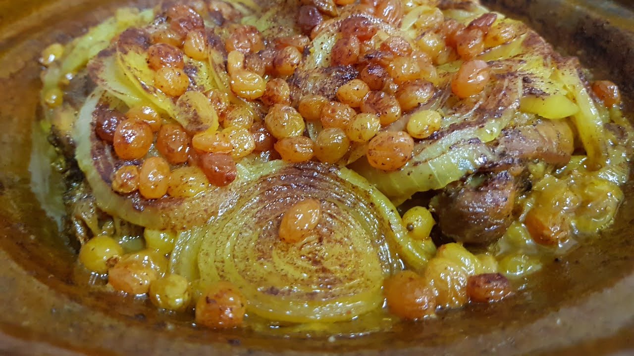 طاجين الدجاج بالبصل والزبيب (العنب المجفف) طاجين مغربي تقليدي