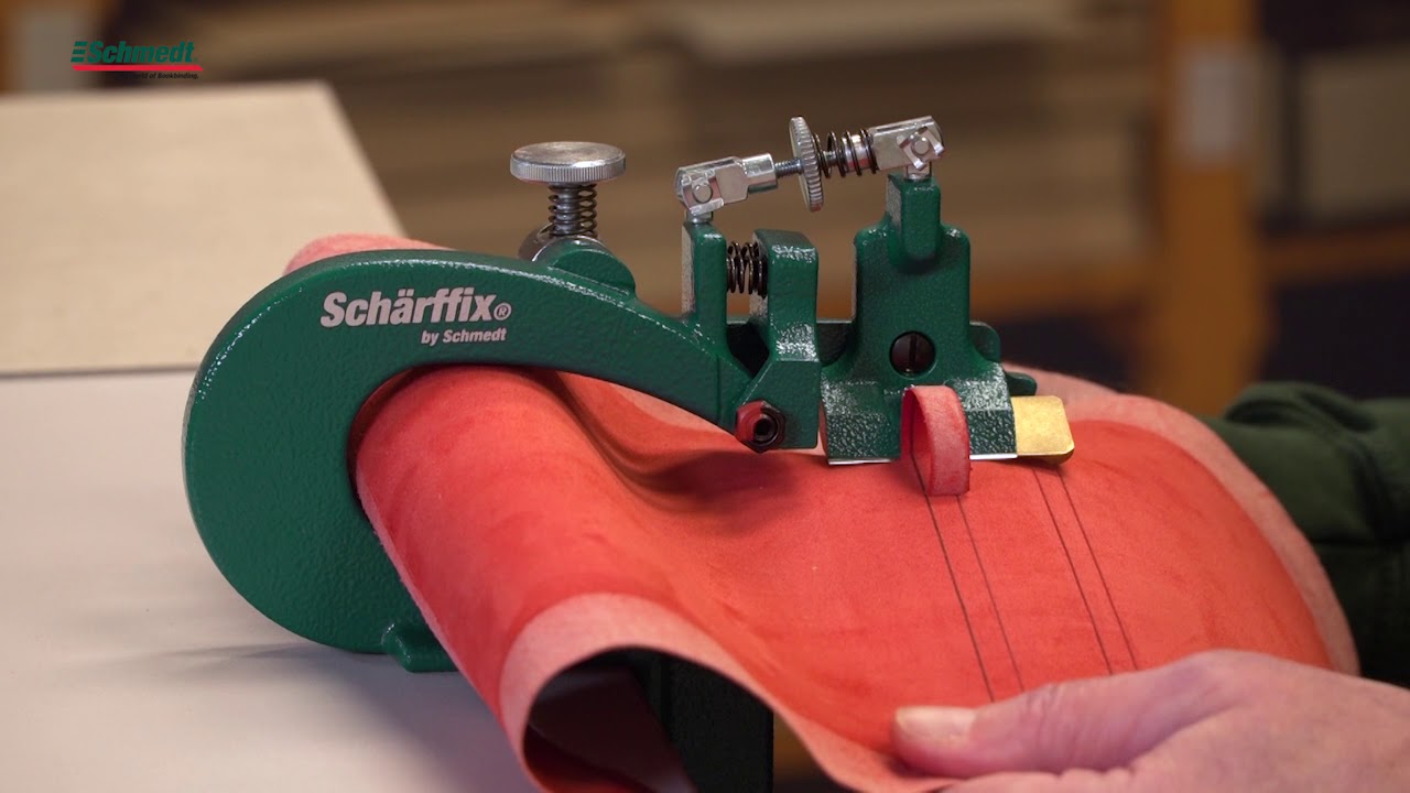 Leder schärfen einfach gemacht mit dem Original Schärffix® von Schmedt. The World of Bookbinding.