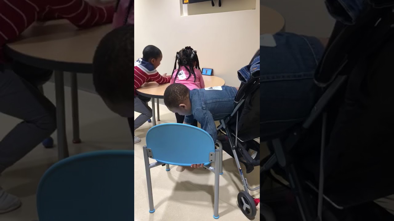 Kids (JOJO, DILI & WAWA) fight over chair