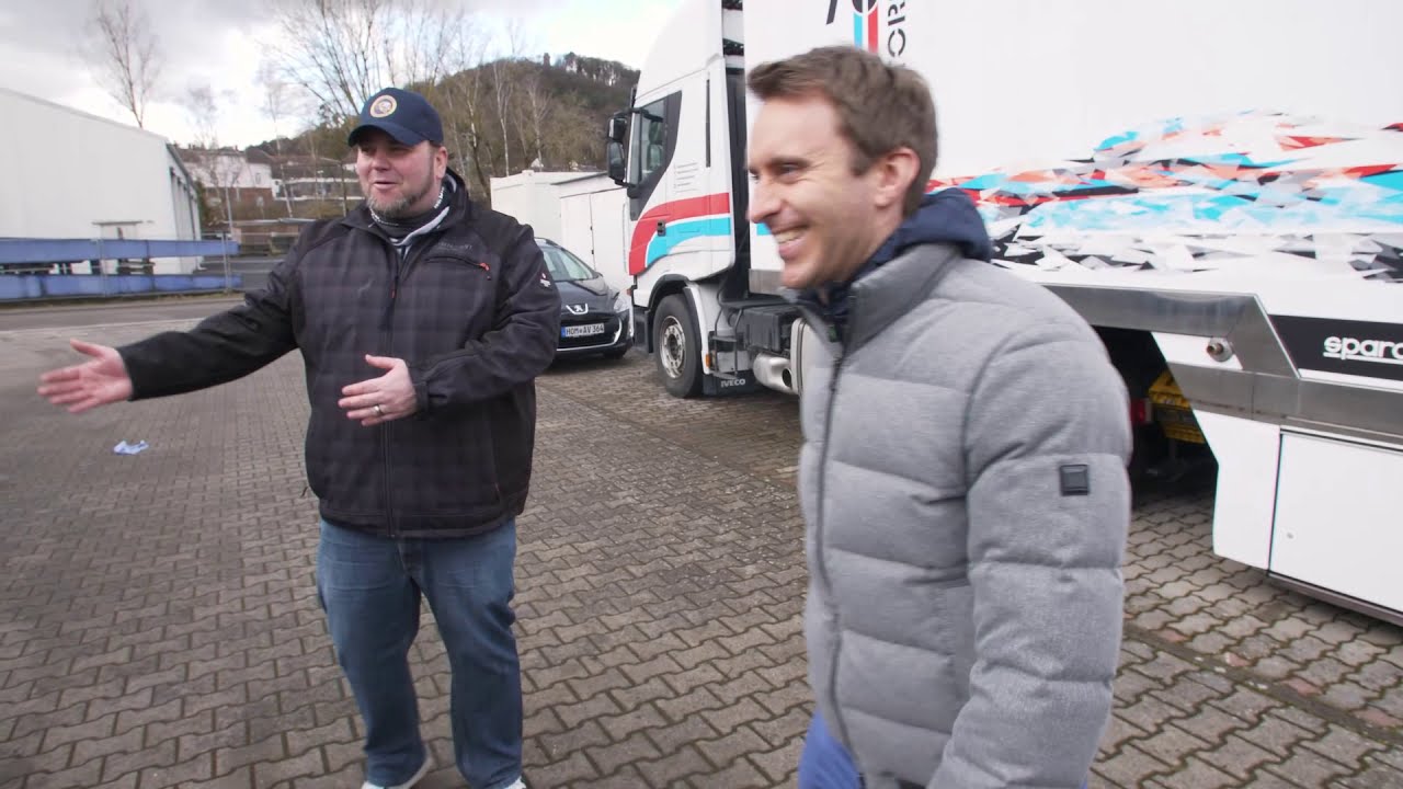 Petrolheads Auslieferung Golf 1 GTI im Team 75 Headquarter mit Timo Bernhard