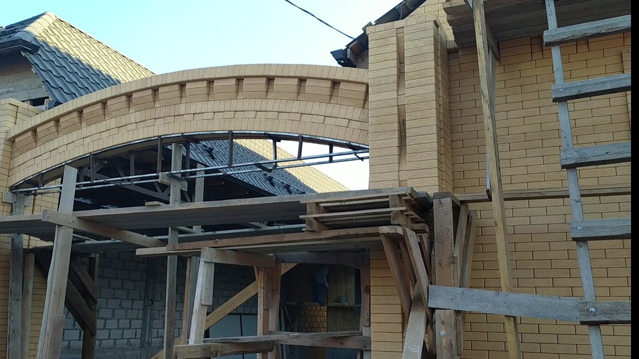 полукруглая кирпичная арка на двух столбах, бесшовная кладка,каменщик 100 уровень.Мастер класс.