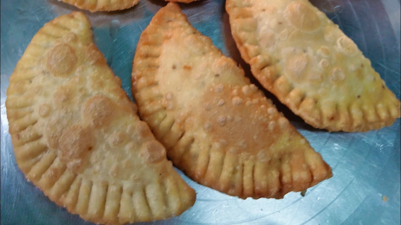 YouTube per pahli bar sattu ki karanji healthy aur tasty bhi is bar Diwali pe banae yahi Karanji