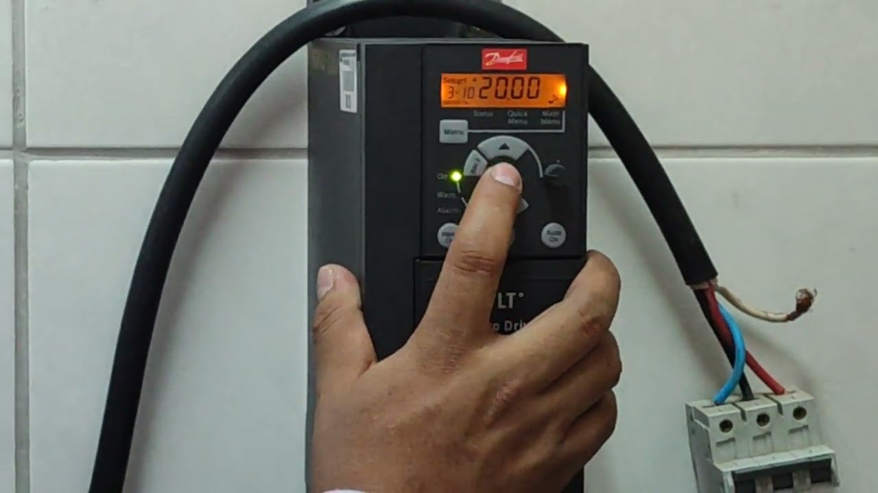 Labo TCYA variador de frecuencia DANFOSS (9)(1)