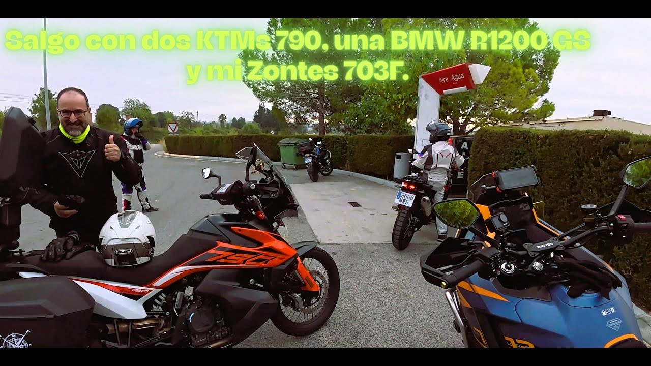 Salgo con dos KTMs 790, una BMW R1200 GS y mi Zontes 703F.