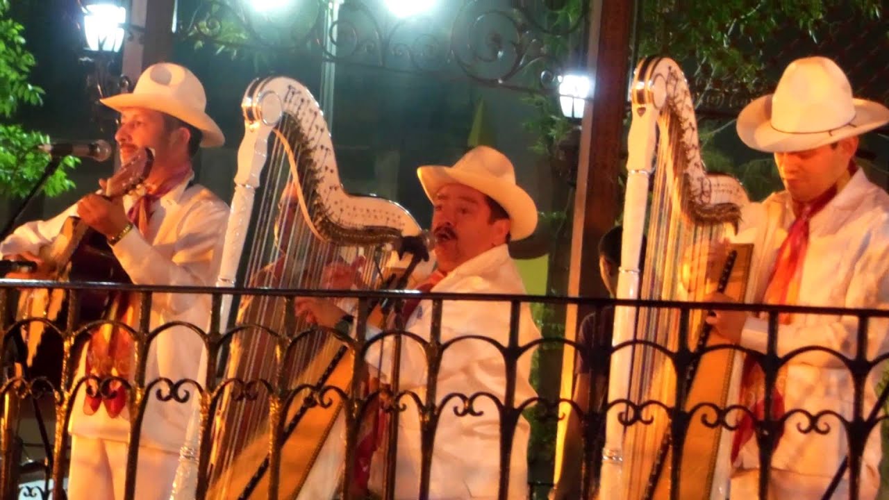 El Querreque con grupo jarocho en Coyoacán, Ciudad de México