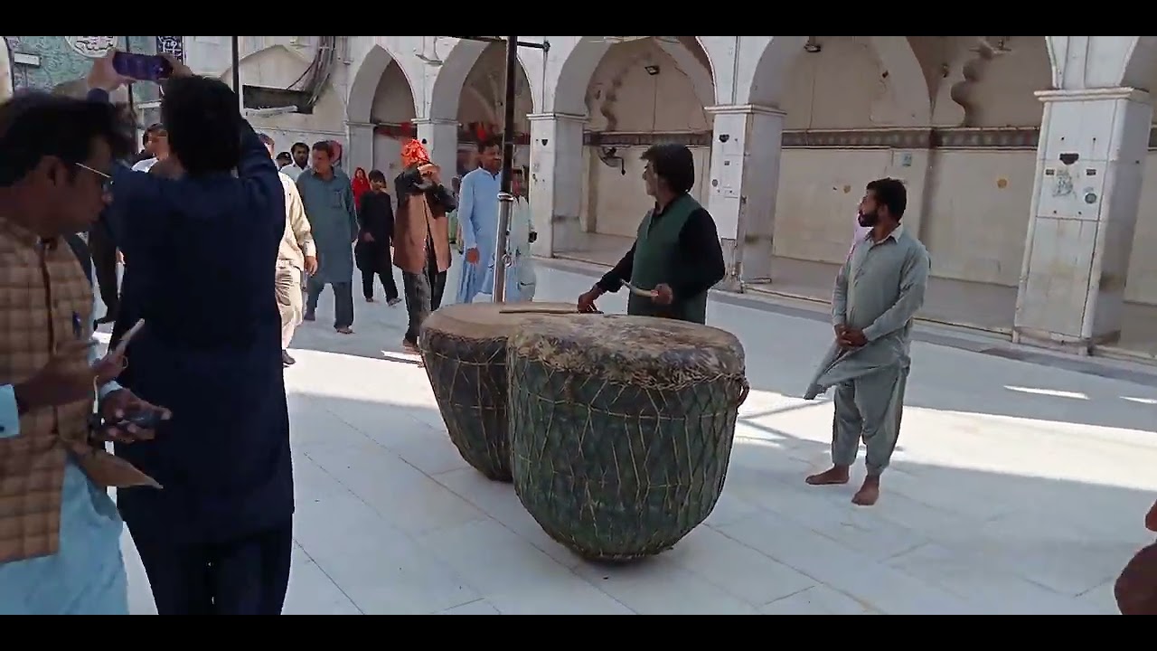 سیہون گورنر سندھ کی حاضری درگاھ قلندر لعل شھباز رح  🚩