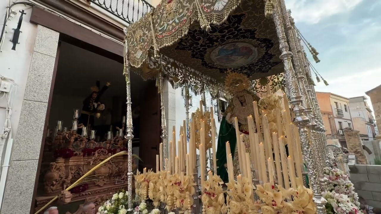 Domingo de Ramos en Padul 2025.  Virgen del Valle por la hermandad del Nazareno