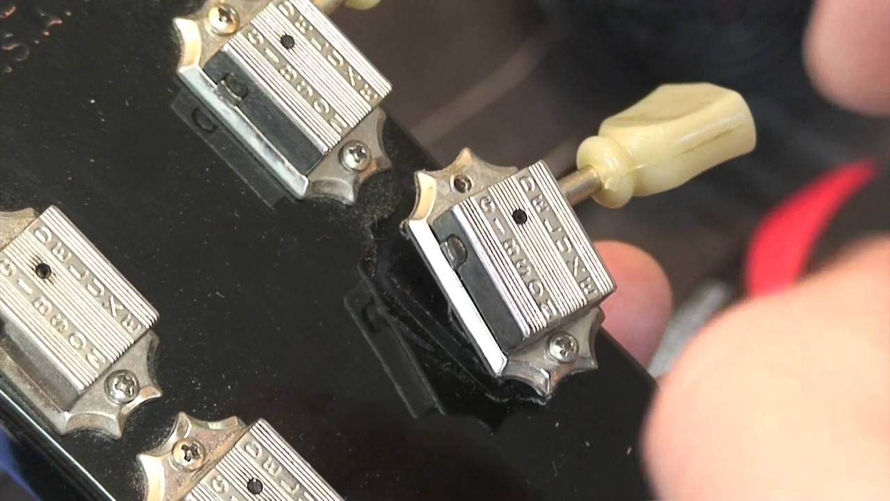 Recycling 2 Sets Of Gibson Deluxe Tuners For 1 Good Set.