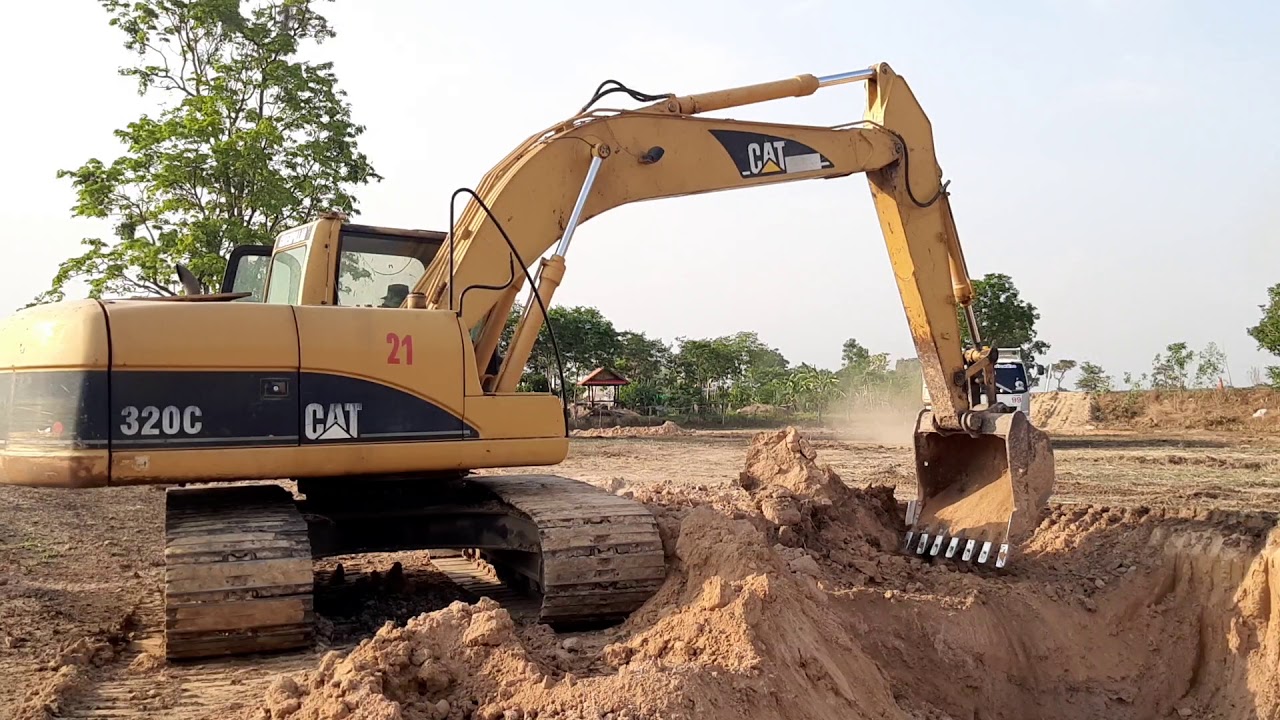 บุ้งกี๋ 1.5คิว จัดเต็มอุ้ม CAT 320C แก่แต่เก๋า FUSU 240 270hp ขยายถนน excavator and truck EP.6578
