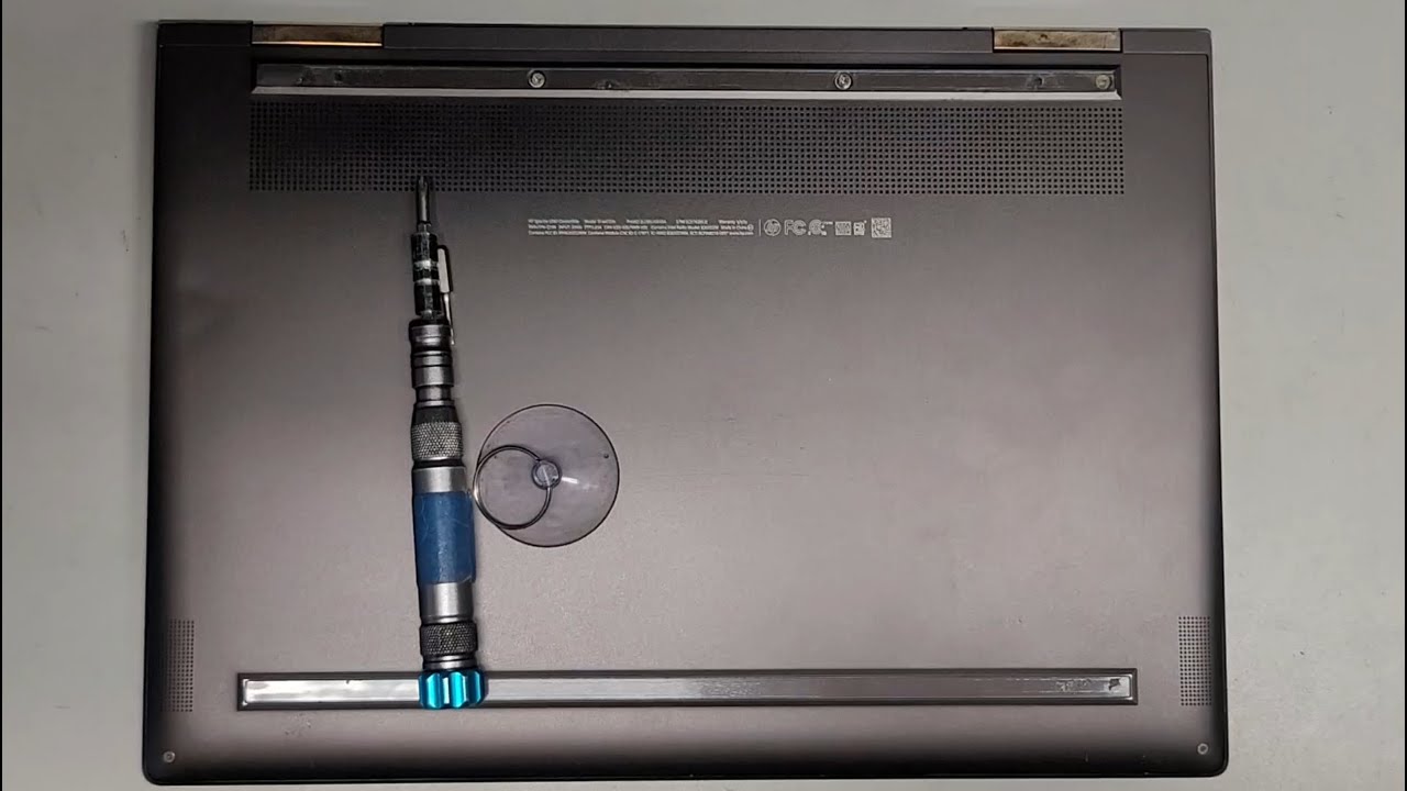 Разборка и замена твердотельного накопителя на HP Spectre x360 Convertible 13-ae013dx