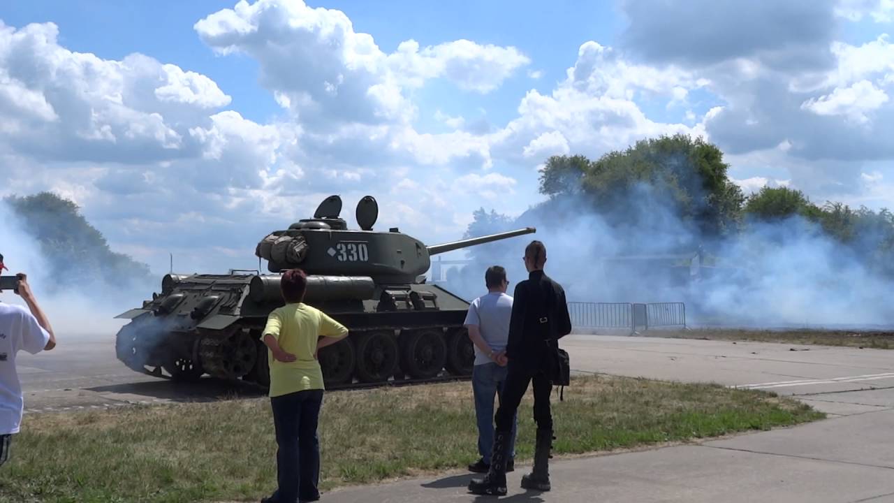 Großflugtage Großenhain 2016-  NVA Panzer T55T T34-85 BAT 1  BMP
