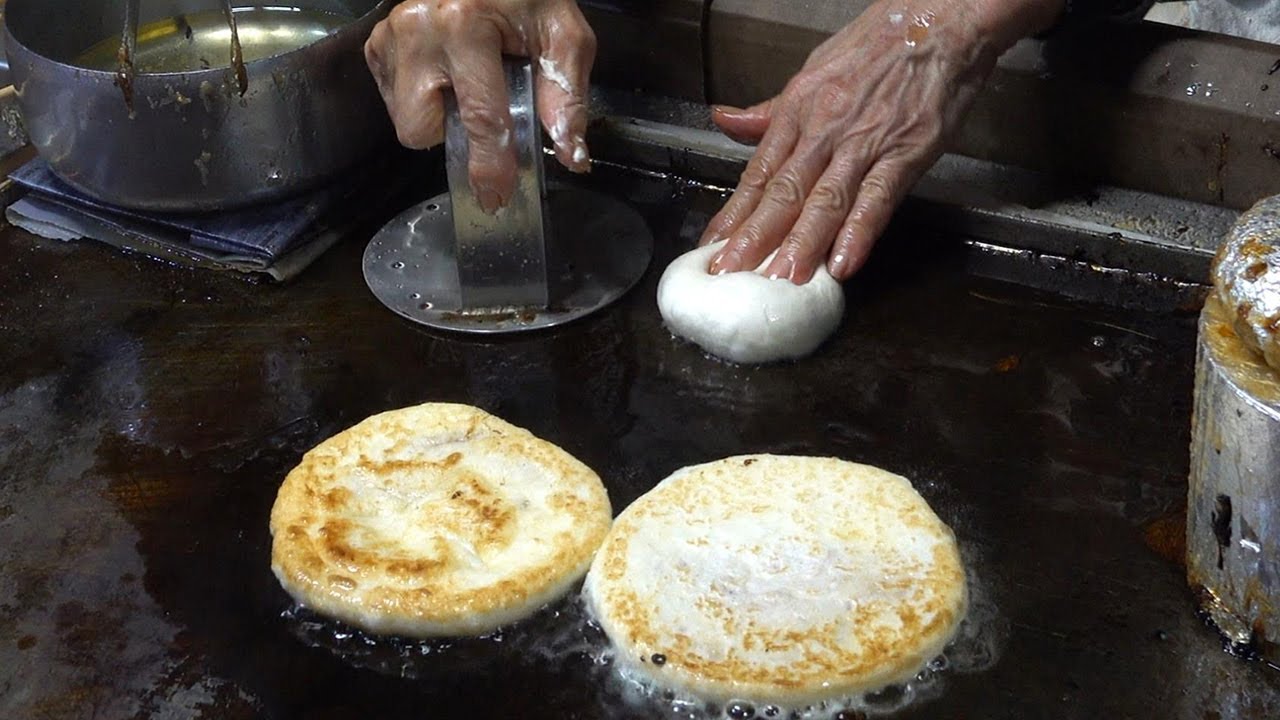 41 years in one place, sweet pancake - Korean street food / 41년 연륜의 할머니 호떡 - 제주동문시장