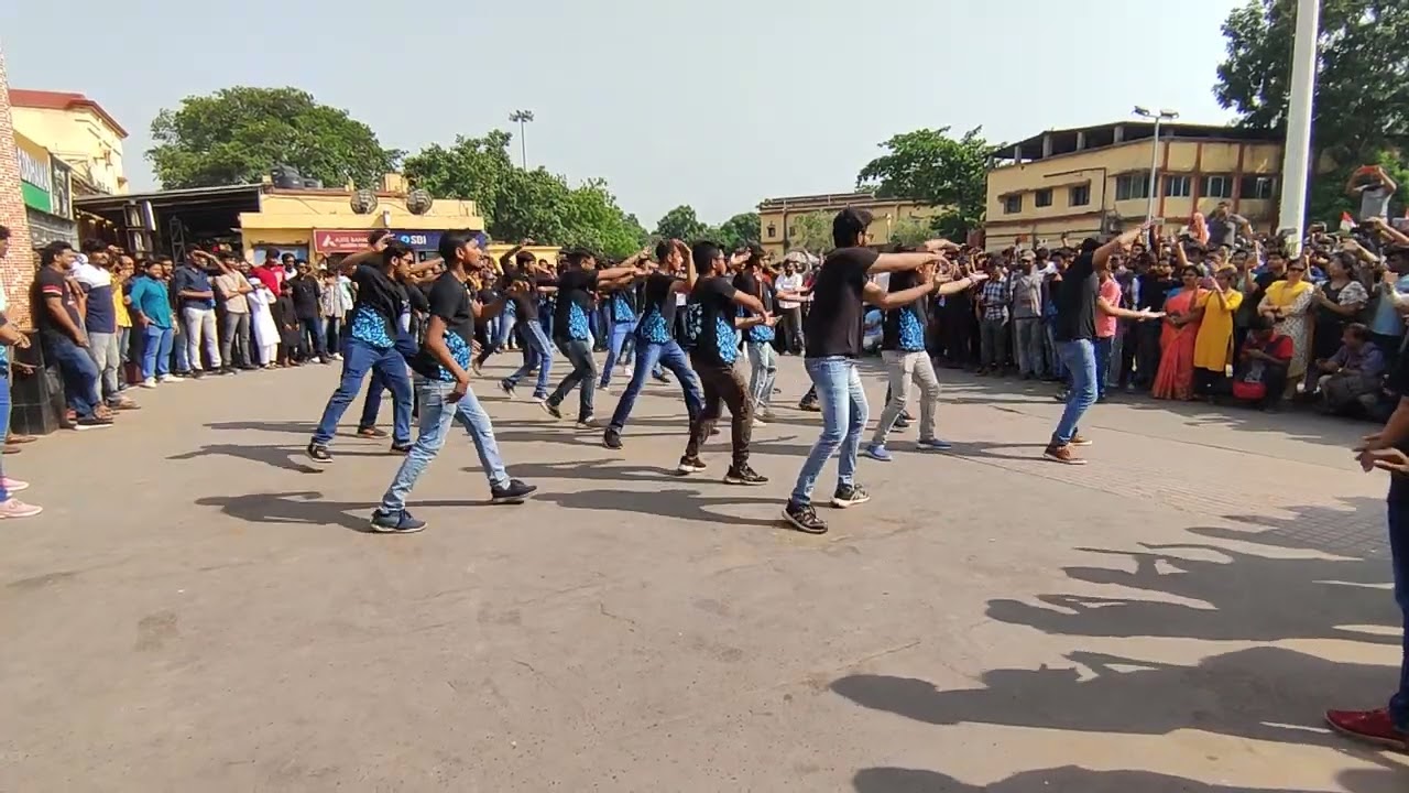 UIT students at Burdwan railway station //waltz Fest